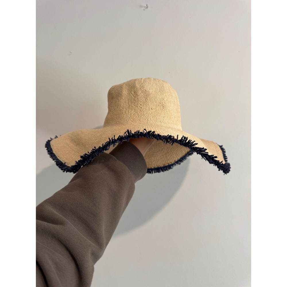Summer beach Gap Woven Straw Wide Brim Sun Hat Womens Tan Navy Blue Frayed Edge